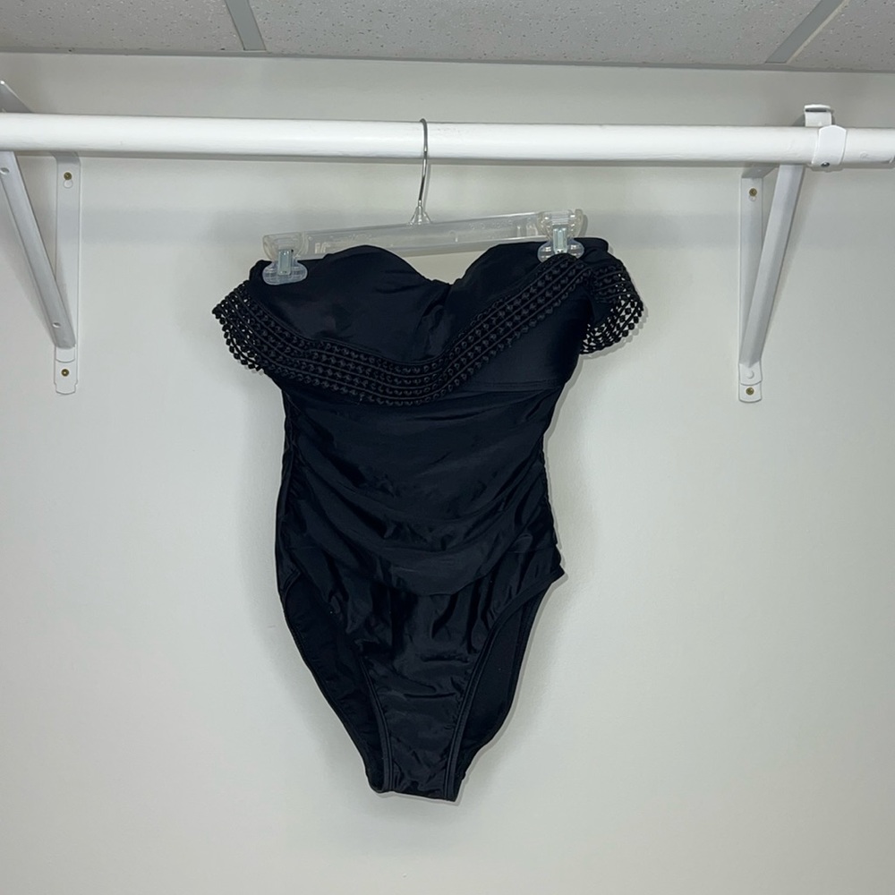 Kona Sol Black Strapless Ruffle Swimsuit-‎ M